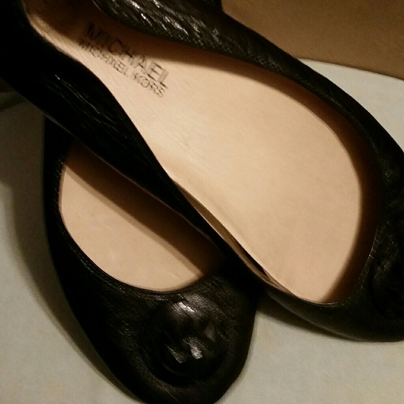MK LEATHER FLATS - Picture 2 of 2